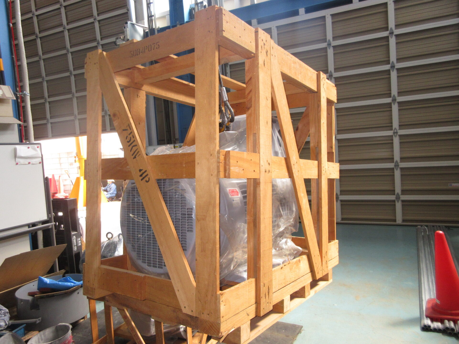 【NO.25-07】75kW4P220/400V　TIMEIC　屋外型脚取付モーター（新品）